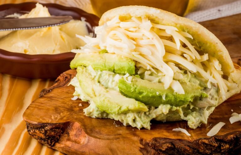 Receta de Arepa Reina Pepiada: El Sabor de Venezuela en tu Mesa